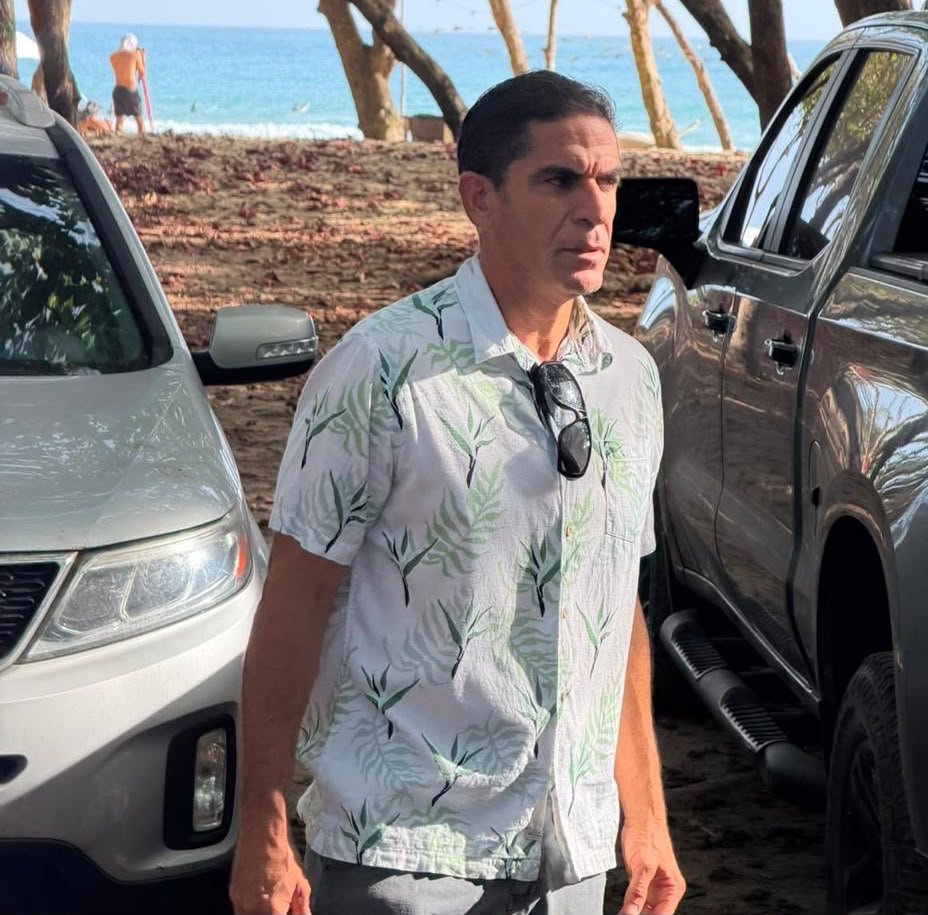Escuelas de surf piden a Collado extender a Playa Encuentro su defensa del acceso con orden