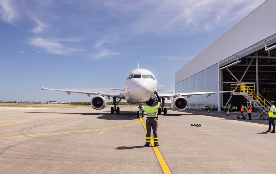 FL Technics en Punta Cana abre sus instalaciones con la llegada de la primera aeronave