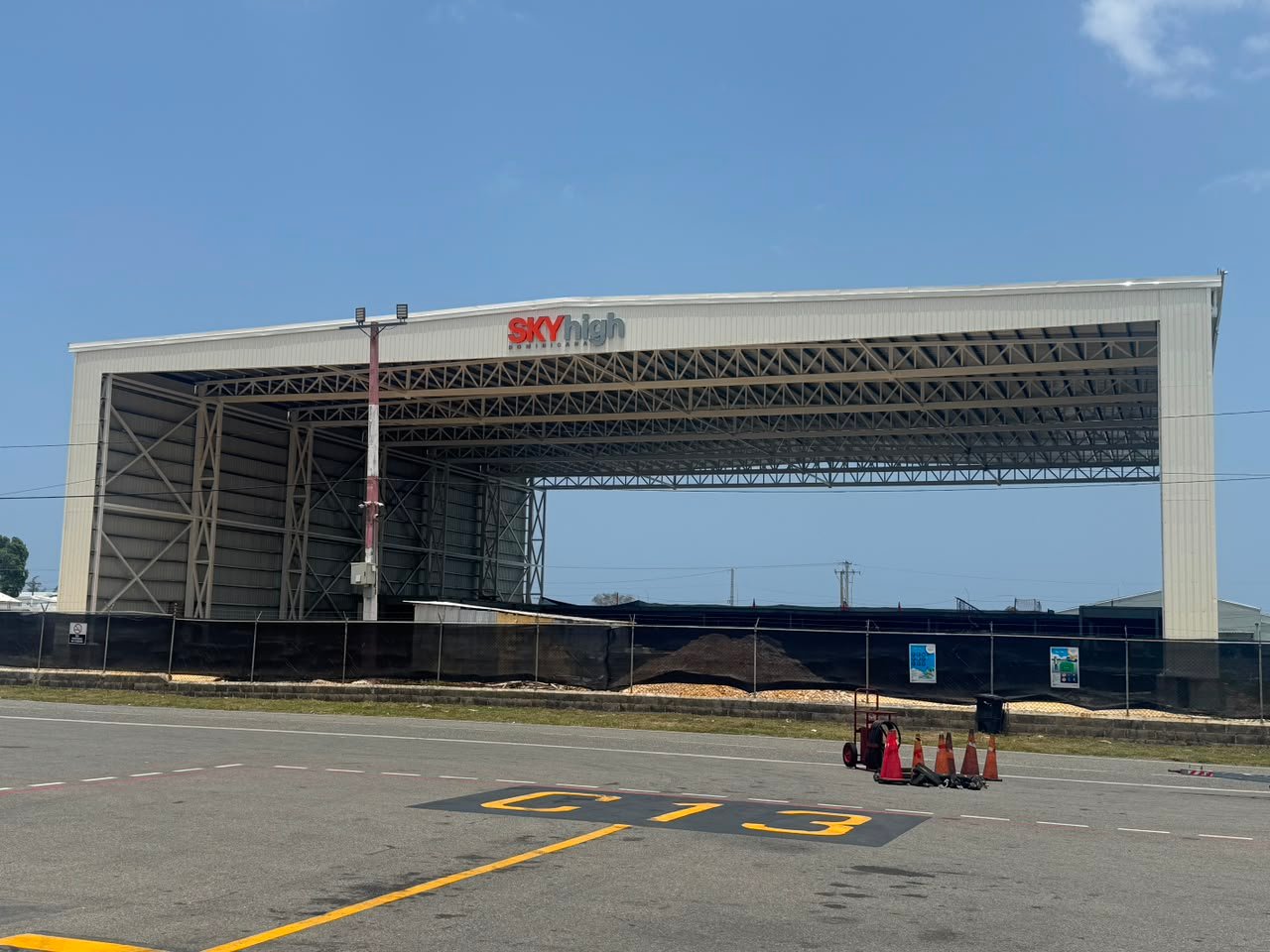 Sky High Dominicana construye uno de los hangares más grandes del Caribe como parte de su expansión regional